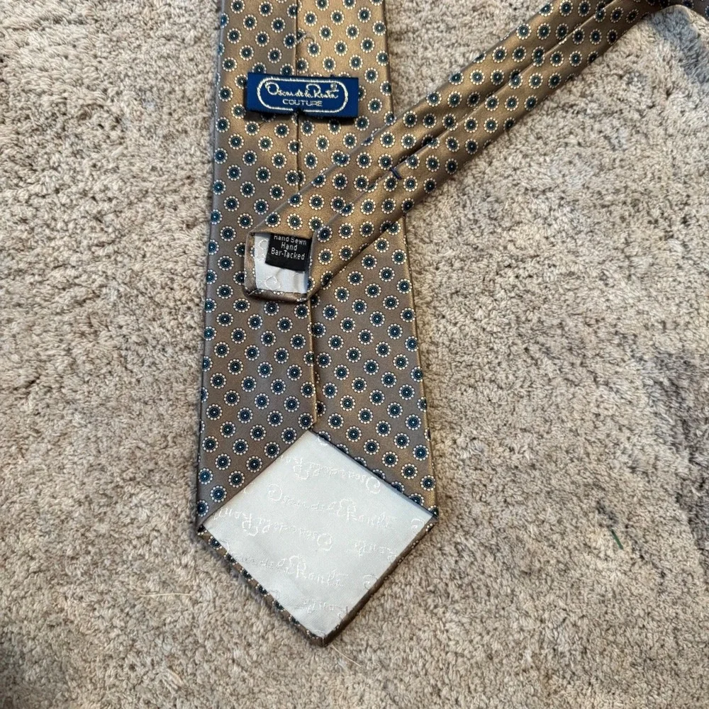 Oscar de la Renta Couture Silk Tie Mens Grey Blue Medallion Pattern Hand‎ Sewn